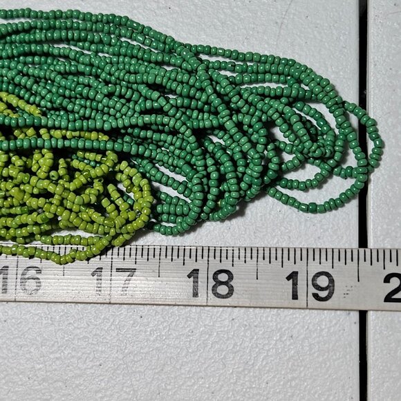 Retro Boho Green Lime Seed Beaded Necklace Chunky Multi Strand 60s 70s Fashion - Picture 6 of 6